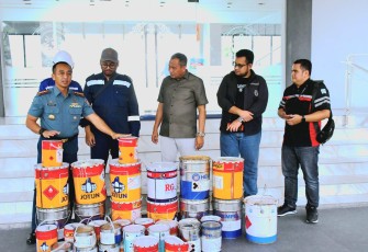 Puluhan Kaleng Cat Curian Berhasil Diamankan TNI AL di Belawan 