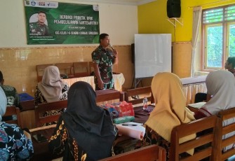 Lettu Inf Samsul Hadi Purnomo, menghadirkan terobosan pembelajaran matematika melalui pelatihan metode GASING (GAmpang, aSyIk, dan menyenaNGkan) kepada 50 guru SD kelas 1 hingga kelas 5 se-Kecamatan Gandusari