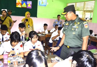 Kodim 0735/Surakarta Bantu Distribusikan Makanan Bergizi Gratis di Kota Solo