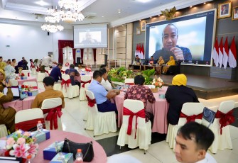 Sesi pemaparan dari perwakilan UNFPA dan Dinas Komunikasi dan Informatika Provinsi Sumatra Barat dalam peluncuran sistem Satu Data Bencana yang digelar di Auditorium Gubernur Sumatra Barat di Kota Padang, pada Selasa (25/11)