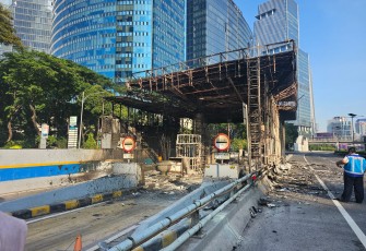Jalan Tol Cawang-Tomang-Pluit Belum Normal Imbas Massa Unjuk Rasa Dengan Membakar Tujuh Gerbang Tol
