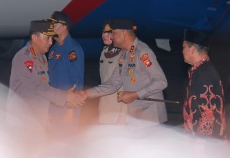 Kapolri Jenderal Polisi Listyo Sigit Prabowo dan Menteri Lingkungan Hidup dan Kehutanan (LHK) Hanif Faisol Nurofiq tiba di Pontianak Kalimantan Barat dalam rangka kunjungan kerja terpadu, pada Kamis petang (7/8). 