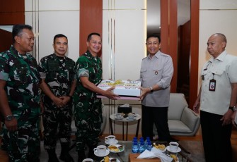 Asrenum Panglima TNI saat Anjangsana kepada Jenderal TNI (Purn) Wiranto
