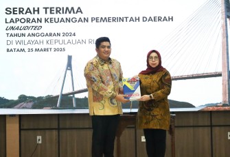 Bupati Bintan saat Serahkan Laporan Keuangan TA 2024 Unaudited ke BPK Perwakilan Kepri 