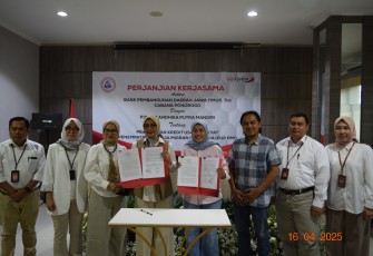 Bank Jatim Cabang Ponorogo telah melakukan penandatanganan perjanjian kerja sama (PKS) dengan P3MI PT Andhika Putra Mandiri tentang penyaluran KUR penempatan PMI.