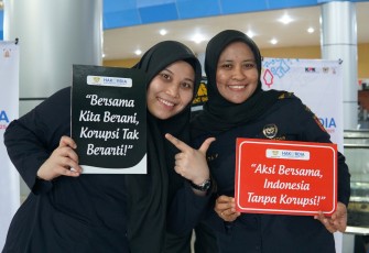 Bea Cukai Aceh Edukasi Antikorupsi kepada Masyarakat di Pelabuhan Balohan Sabang.