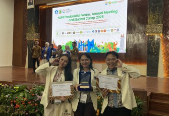 Bintang muda UKSW, Amadeo Wisesa & Gesry Shielda, harumkan almamater di ajang NUNI Presidential Forum, Annual Meeting & Student Camp 2025 di Universitas Andalas, Padang.