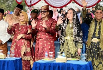 Bupati Natuna Cen Sui Lan dan Ketua PKK Natuna 