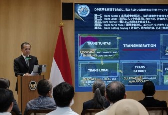 Mentrans Iftitah saat mempresentasikan dalam Business Forum di Osaka, Jepang