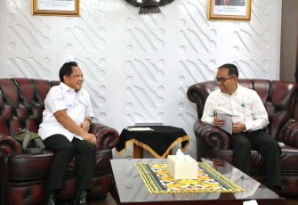 Mendagri Tito Karnavian bersama Mendiktisaintek Brian Yuliarto di Jakarta, Rabu (1/10)
