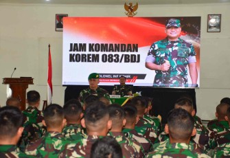 Danrem 083/Bdj Kolonel Inf Kohir saat jam komandan di Yonif 527/BY, Lumajang, Senin (13/10)