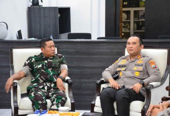 Danrem 083/Bdj Kolonel Inf Kohir bersama Kapolres Lumajang AKBP Alex Sandi Siregar di Mapolres Lumajang, Senin (13/10)