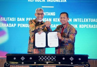 Penandatanganan Kerja Sama Kemenkop dan Kemenkum di Jakarta, Selasa (14/10)