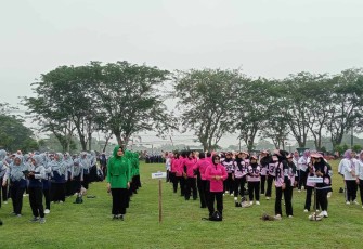 Senam Perwosi di Lapangan Desa Tepas, Kecamatan Geneng