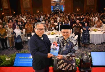 Mendikdasmen Abdul Mu'ti saat peluncuran buku Pendidikan Bermutu untuk Semua di Jakarta, Senin (27/10)