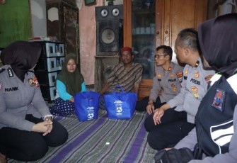 Trauma healing keluarga korban runtuhnya atap asrama santri putri