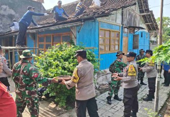 Bantu rehab rumah warga binaan 