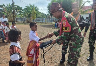 Satgas Yonarhanud 2 Kostrad peduli pendidikan 