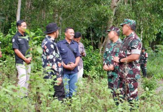Tinjau Lokasi Rencana Pembangunan Yon TP 