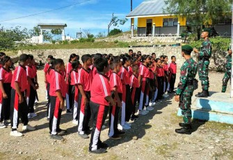 Latih siswa Peraturan Baris Berbaris 