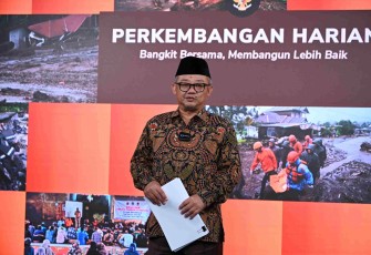 Mendikdasmen Abdul Mu'ti saat memberikan keterangan pers di Jakarta, Selasa (30/12)