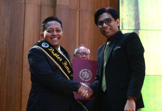 Dhanar Intan Surya Saputra resmi menyandang gelar doktor dalam Yudisium Doktor Ilmu Komputer FTI, UKSW. (2).jpg