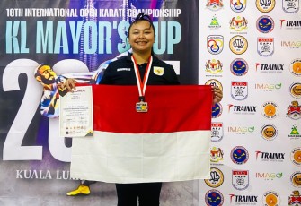 Dian Bakti Wicaksono berhasil meraih medali perak dalam ajang 10th International Open Karate Championship KL Mayor’s Cup 2025.