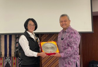 Dir PPA PPO Bareskrim Polri Brigjen. Pol. Dr. Nurul Azizah bersama perwakilan Konjen RI Hong Kong Baskara Pradipta, di KJRI Hong Kong pada Senin (4/8).