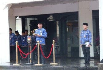 Dirjen Bina Pemdes, La Ode Ahmad Pidana Bolombo di Plaza Gedung A, Kantor Pusat Kemendagri, Jakarta, Senin (10/11/2025).