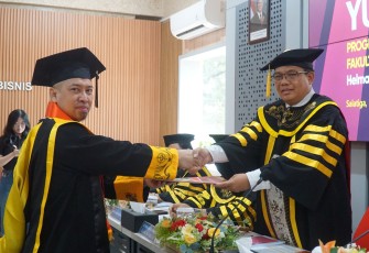 Dr. Helman Aris Rahmana meraih gelar Doktor pada Yudisium Doktor Manajemen FEB UKSW belum lama ini. RES.JPG