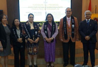 Empat mutiara timur raih gelar Doktor Studi Pembangunan dari Fakultas Interdisiplin UKSW dalam Yudisium dan Promosi Doktor Studi Pembangunan di Diplomacy Room Kampus UKSW (2).jpg