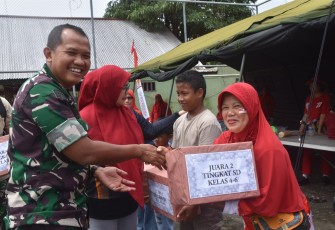 Para Pemenang Lomba Perayaan HUT RI Ke-80 Terima Hadiah dari Dandim 1710/Mimika