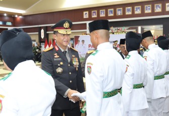 Kapolda Kalteng saat Hadiri Pengukuhan Paskibraka Provinsi Kalteng di Kantor Gubernur