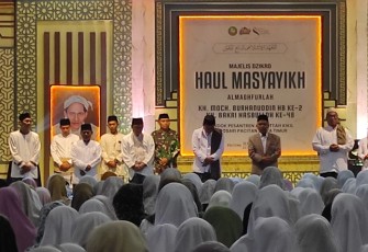 Dandim 0801/Pacitan yang diwakili Danramil 0801/03 Arjosari Letda Cke Misrum hadiri kegiatan Dzikro Haul Akbar Almaghfurlaha Kh. Bakri Hasbulloh ke 48 dan Kh. Moch.Burhanuddin ke 2 Tahun 1446 H/2025 M dengan penceramah Dr. Kh.M Habib Abdus Syakur, M. Ag (Pengasuh Pondok Pesantren Al Imdad Bantul Yogyakarta)Bertempat di Pondok Pesantren Al-Fattah Kikik, Jl Raya Arjosari Nawangan Km 01, Dsn Krajan, Desa/Kec Arjosari, Kab.Pacitan, Sabtu (22/02/2025)