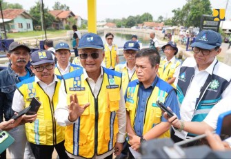 Menteri PU Dody Hanggodo saat memberikan keterangan di Karawang, Sabtu (4/1/25)