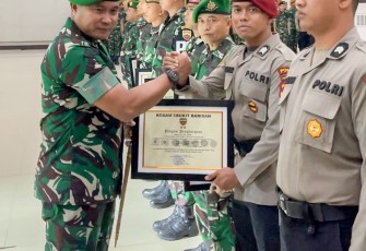 Personel Polrestabes Medan Terima Penghargaan dari Pangdam I BB
