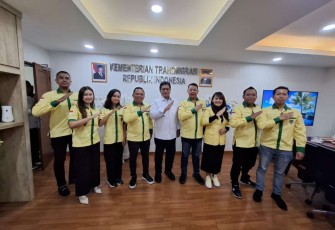 Wamentrans Viva Yoga bersama pengurus Pemuda Katolik di Jakarta, Senin (3/2)