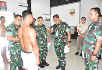 Danrem 023/KS Kolonel Inf Jansen P Nainggolan saat sidang parade, Senin (10/2)