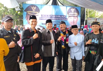 DKM Masjid Asy Syahid Kota Depok saat menyambut kedatangan Walikota Depok, Kamis (20/2)