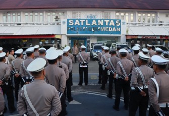 Kapolrestabes Medan Berikan Pengarahan Personil Polantas.