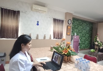 Kakanwil Kementerian HAM Sumut Flora Nainggolan Saat Mengikuti Kegiatan Secara Virtual.