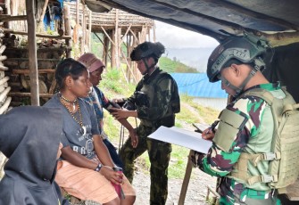 Pelayanan kesehatan satgas Yonif 700/Wyc