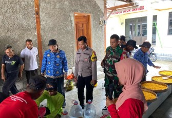 Pelatihan membuat pupuk organik di wilayah desa binaan 