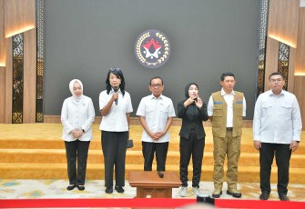 Wamen PU Diana Kusumastuti 