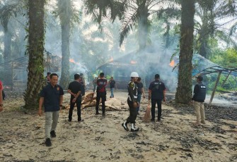 Penggrebekan arena judi sabung ayam di Pancur Batu