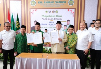 Menteri Nusron dan Ketua DPP PUI Teken MoU, Dorong Pemanfaatan Tanah Wakaf secara Produktif