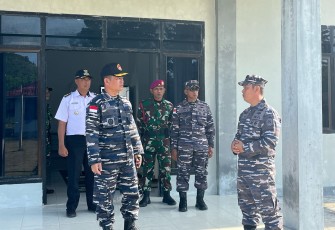 Komandan Pangkalan Tentara Nasional IndonesiaAangkatan Laut (Danlanal Ranai) Natuna, Kolonel Laut (P) Dian Tri Hutanto secara langsung memimpin kegiatan Operasi Patroli Keamanan Laut Terbatas (Ops Kamlatas) bersama Kapal TNI AL (KAL) Sengiap di perairan Laut Natuna Utara, Kamis (24/04/2025)