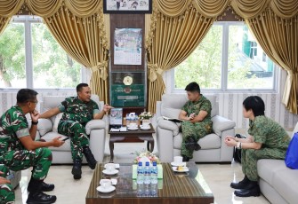Pangdam I/BB Sampaikan Apresiasi atas Komitmen Angkatan Darat Singapura Bangun Kerjasama Militer.