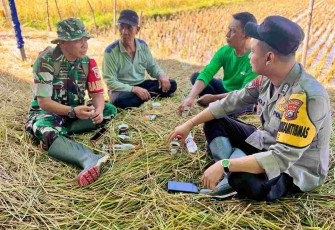 Komsos Babinsa bersama warga binaannya