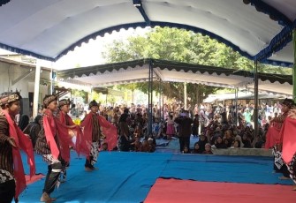 Seni tari Jangkrik Genggong 